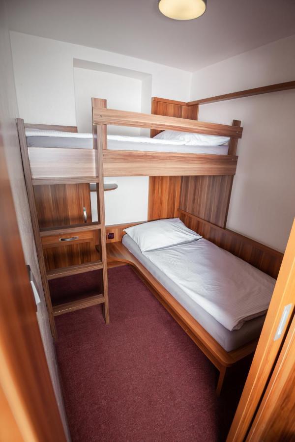Hotel Kras Jedovnice Buitenkant foto