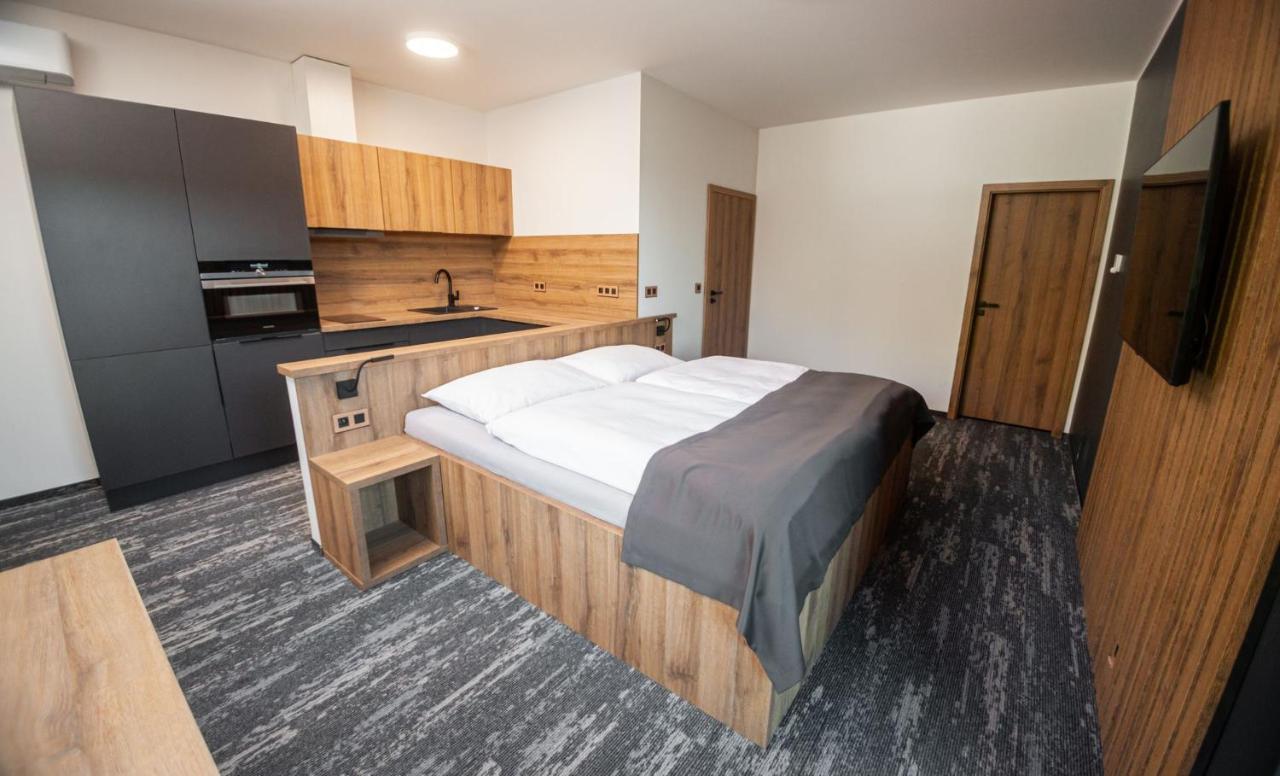 Hotel Kras Jedovnice Buitenkant foto