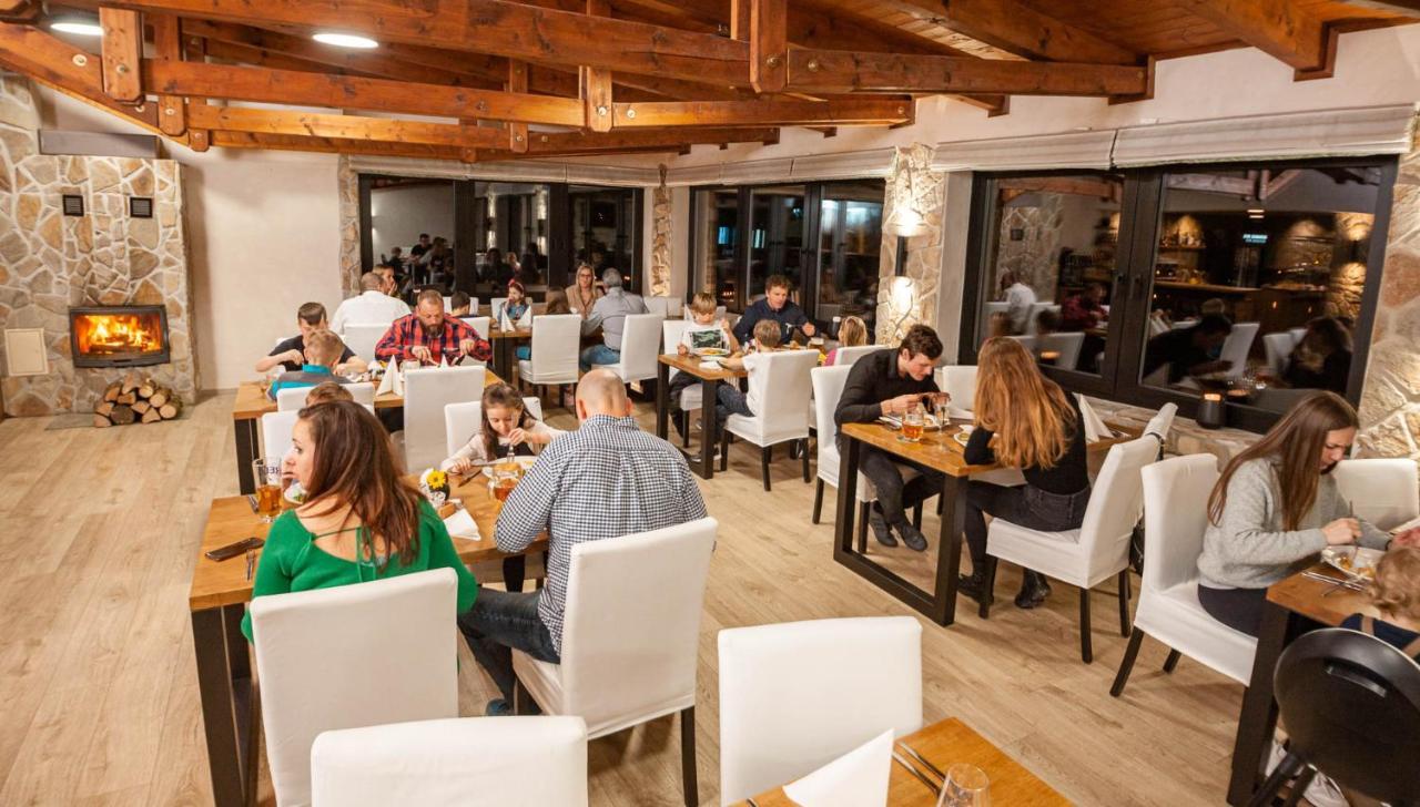 Hotel Kras Jedovnice Buitenkant foto