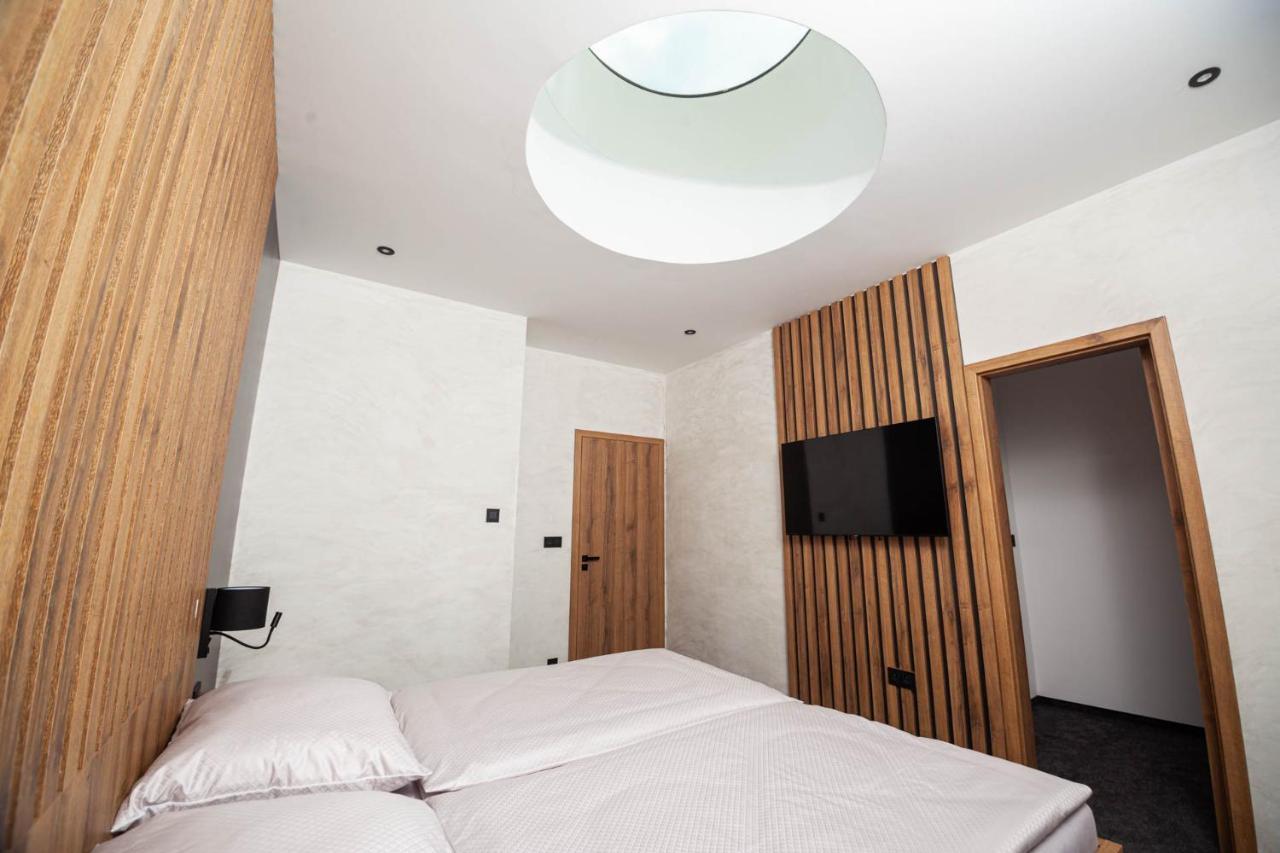 Hotel Kras Jedovnice Buitenkant foto