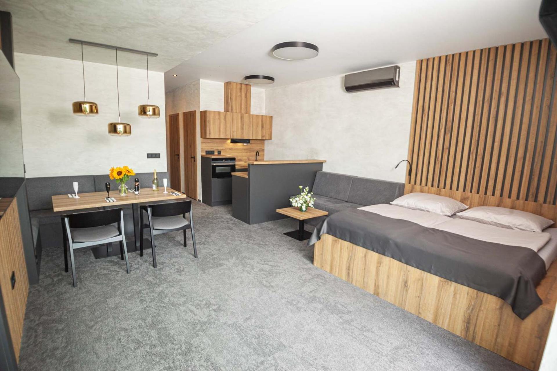Hotel Kras Jedovnice Buitenkant foto
