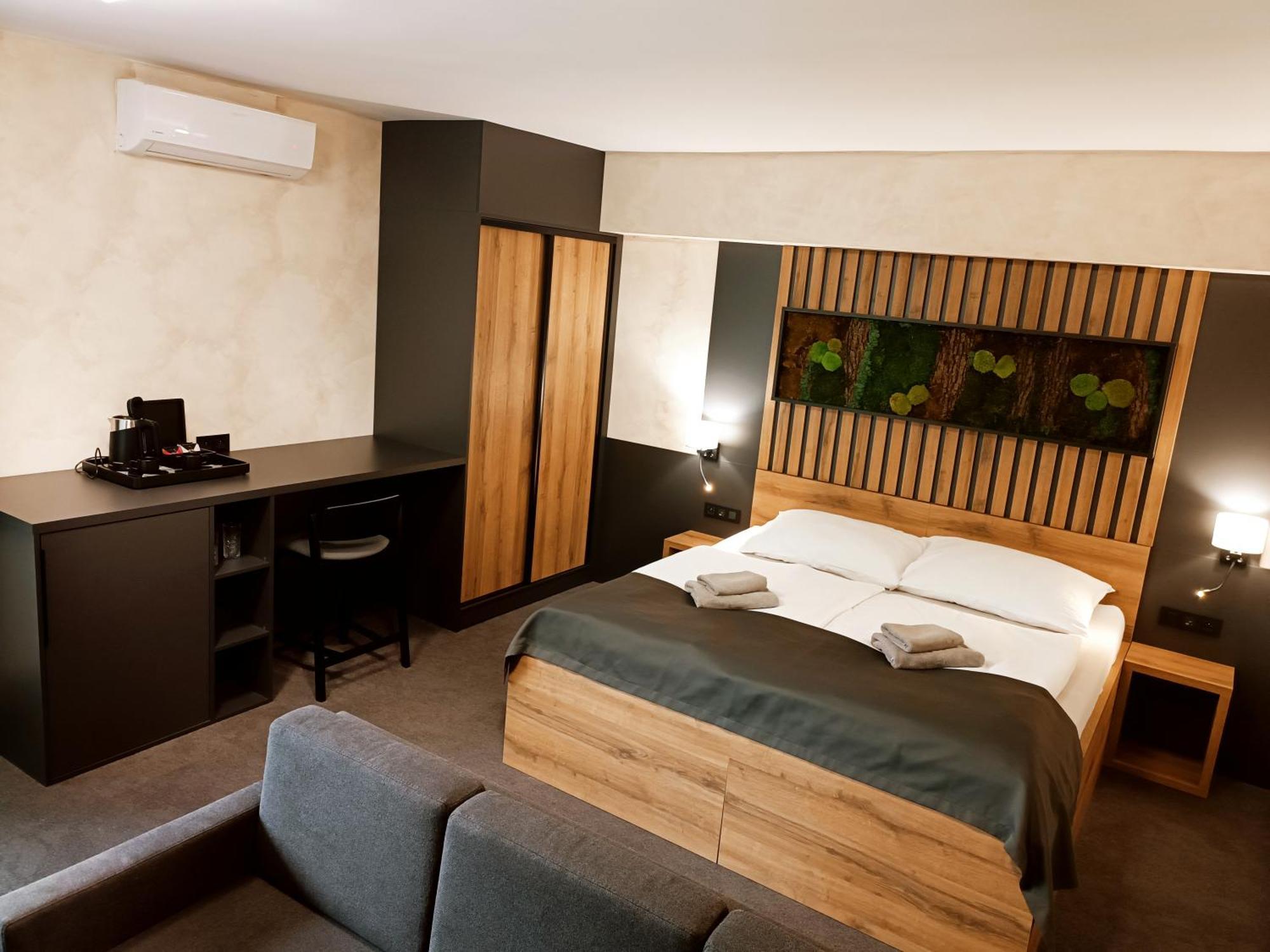 Hotel Kras Jedovnice Buitenkant foto