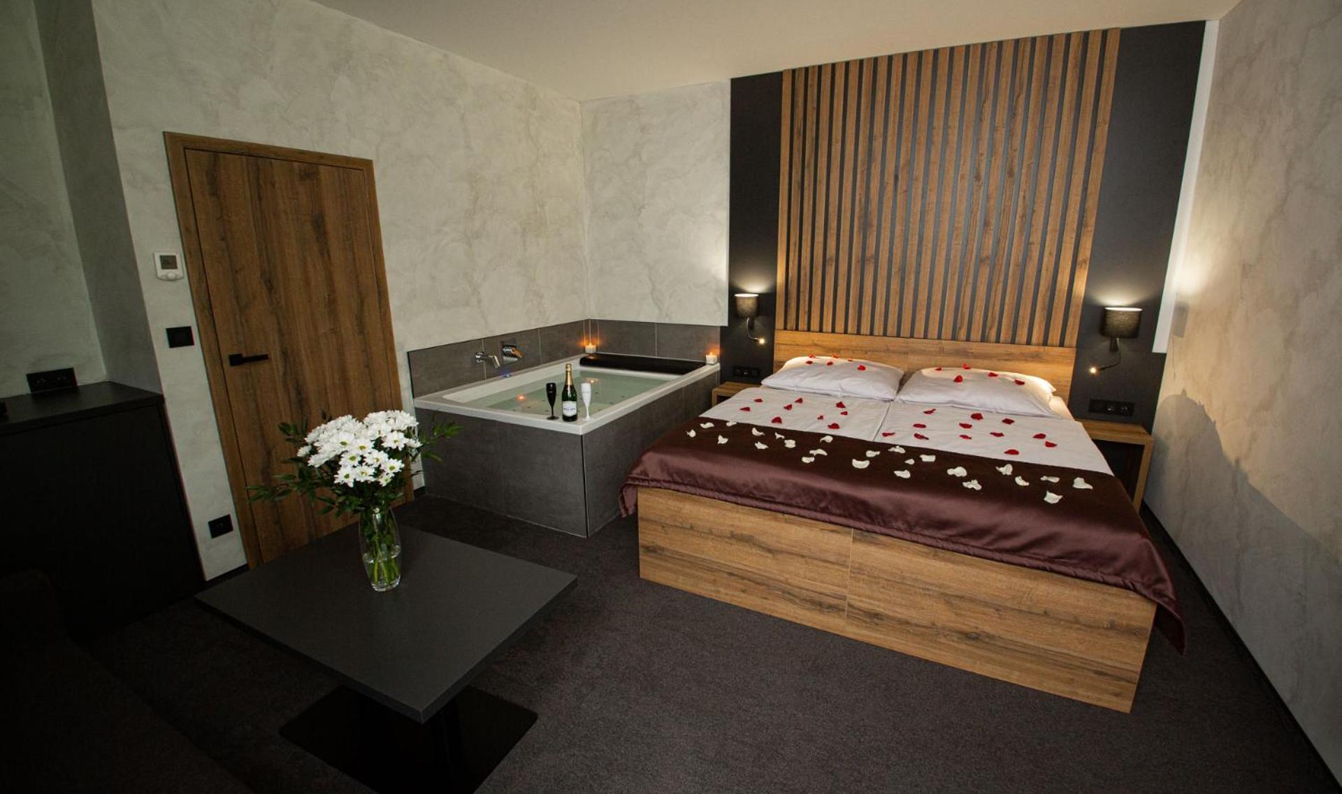 Hotel Kras Jedovnice Buitenkant foto