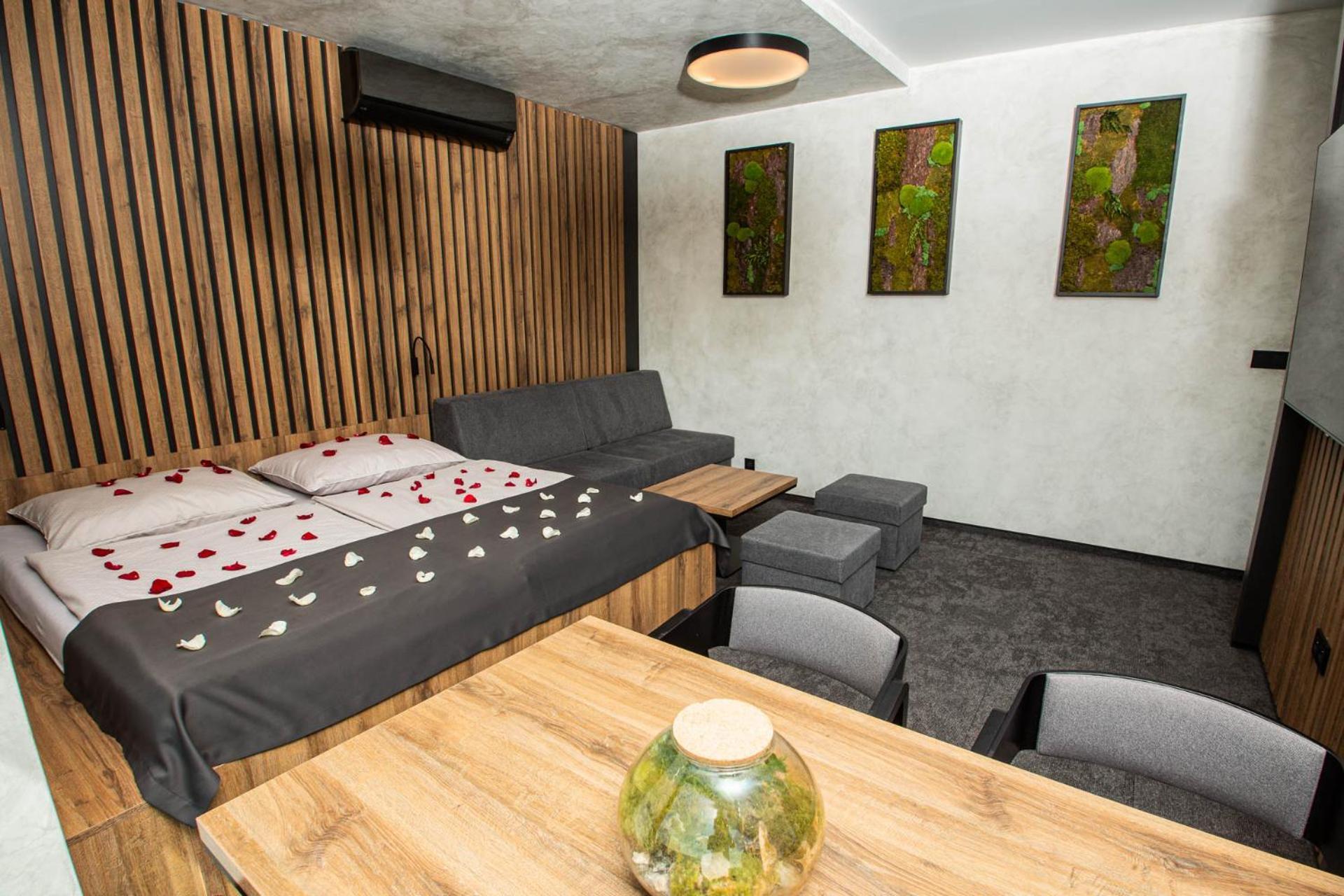 Hotel Kras Jedovnice Buitenkant foto