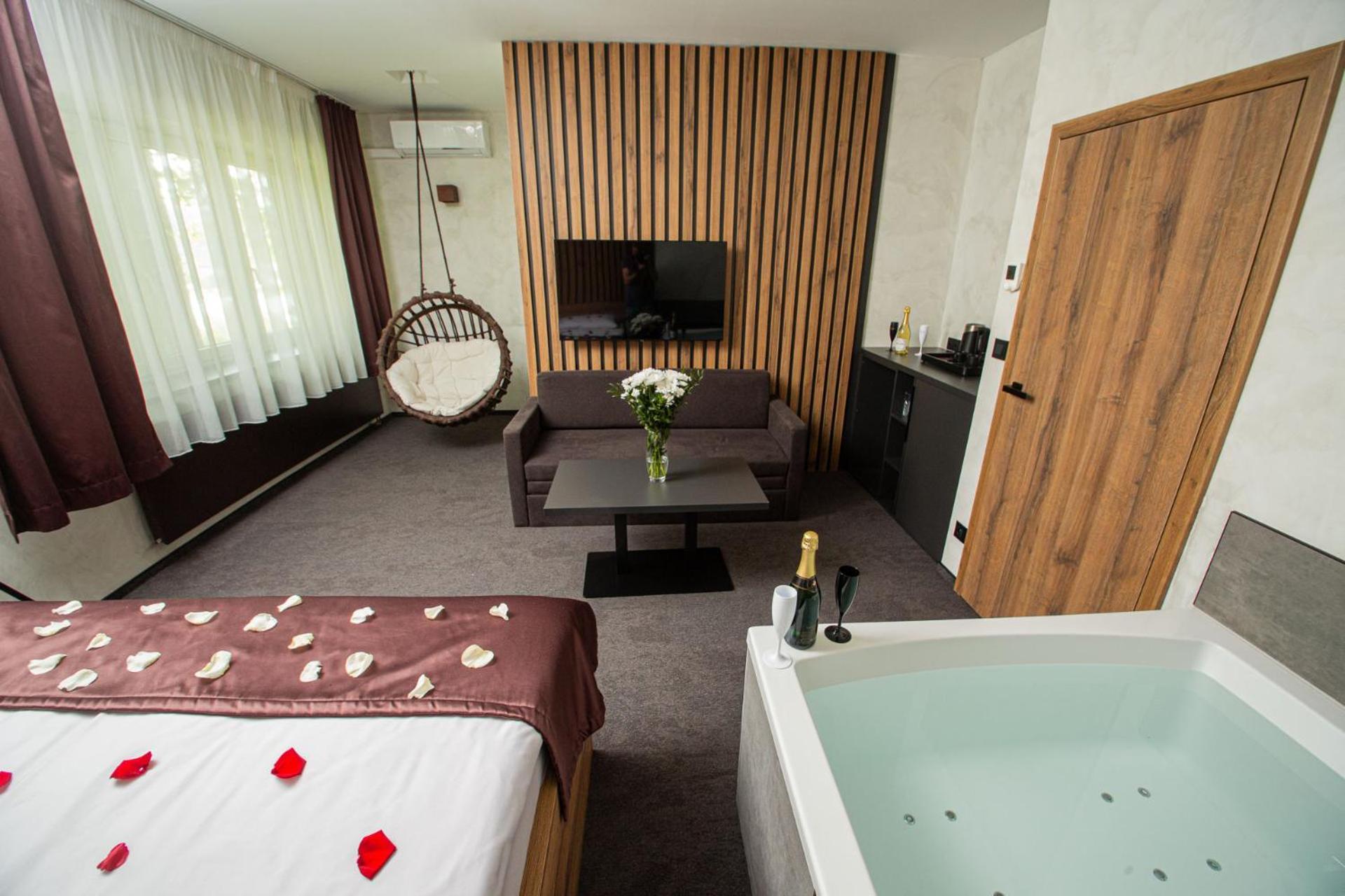 Hotel Kras Jedovnice Buitenkant foto